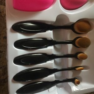 Paddle makeup brush set